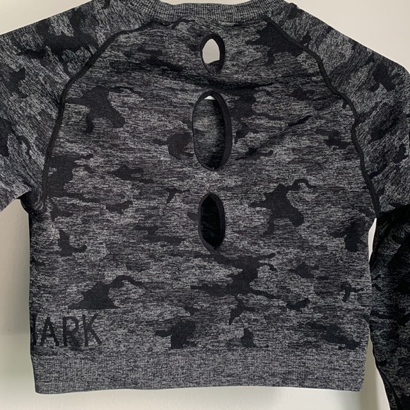 GYMSHARK black/gray camo print cropped long sleeve top size medium - Picture 6 of 8